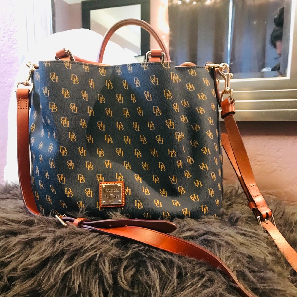 Dooney & Bourke city purse 💖